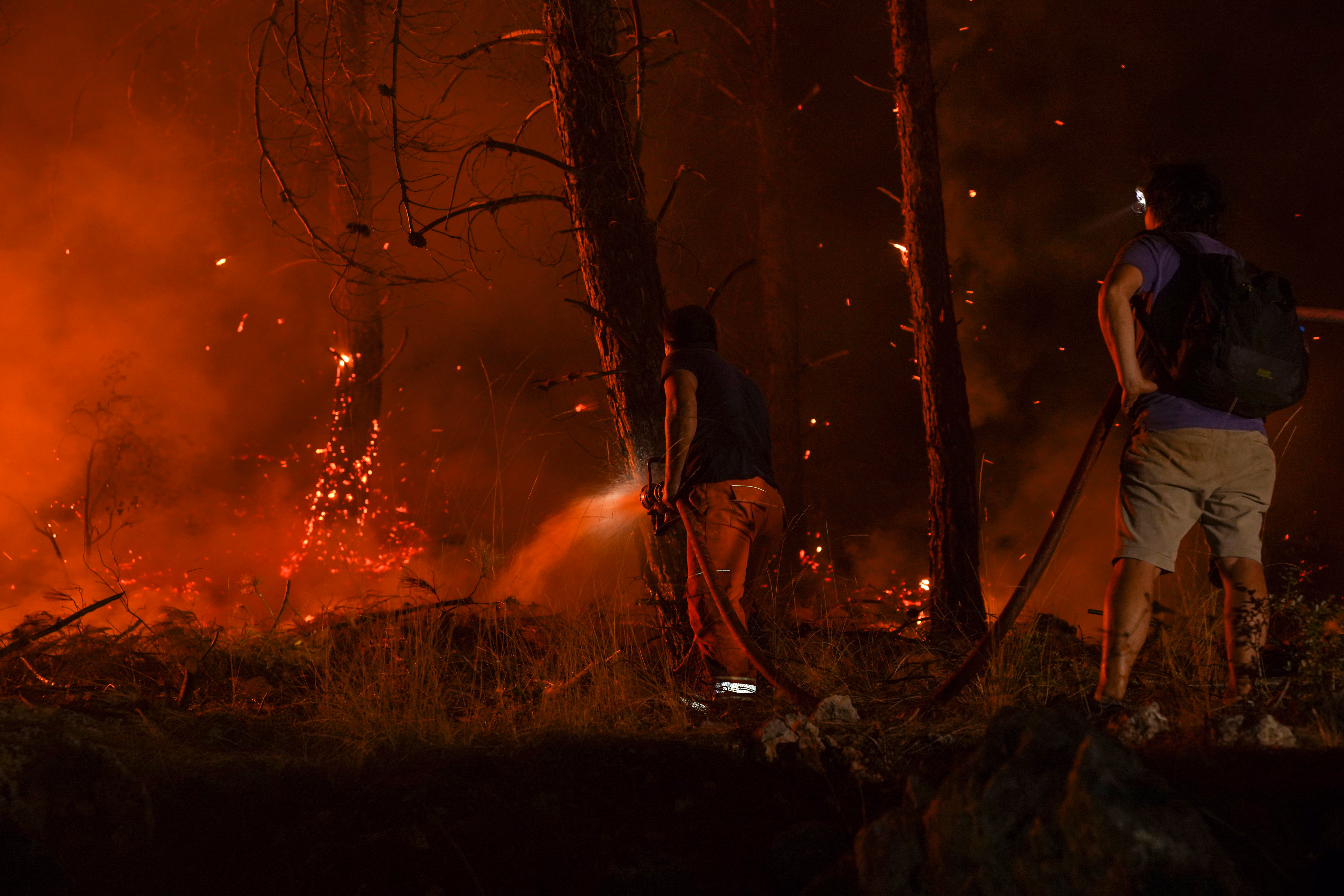 Firefighters Contain Spokane Wildfires as Thousands Remain Evacuated Amid Weather Warning