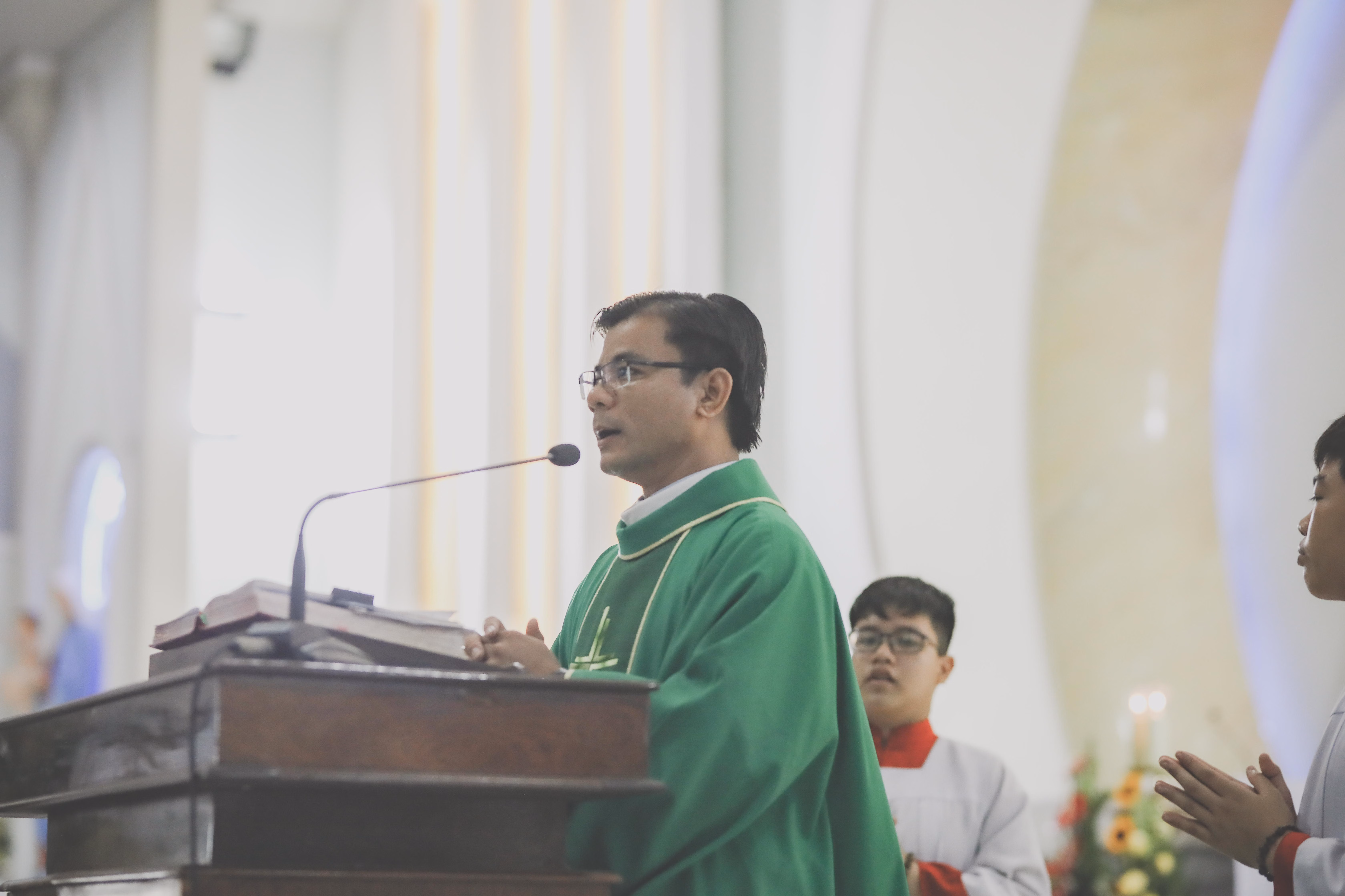 Clerics Urge Christians to Prioritize Selfless Service Over Material Wealth
